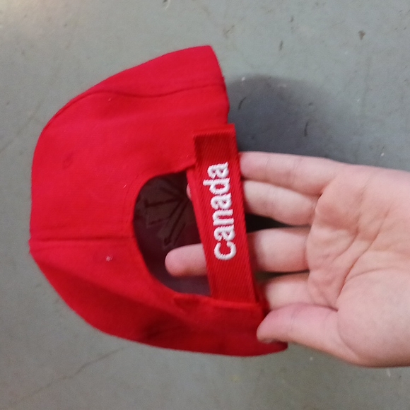 Canada Hat - Picture 2 of 2